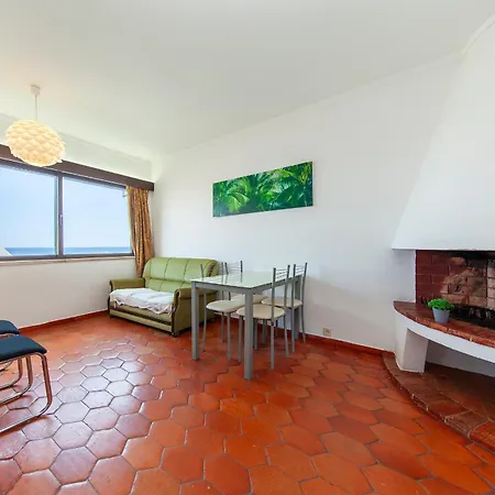 Seacliff Apartment *