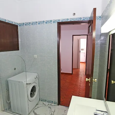 V - Seacliff Apartment *
