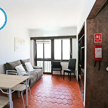 V - Seacliff Apartment
