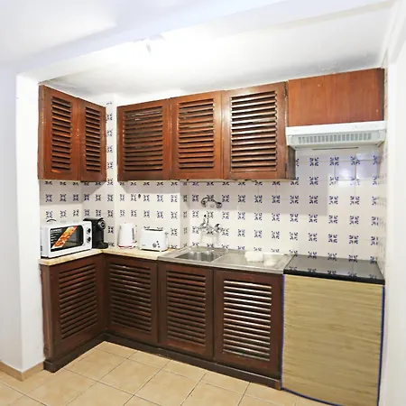 V - Seacliff Apartment *