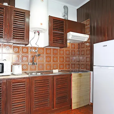 V - Seacliff Apartment