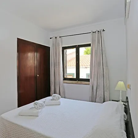 Apartment V - Seacliff *
